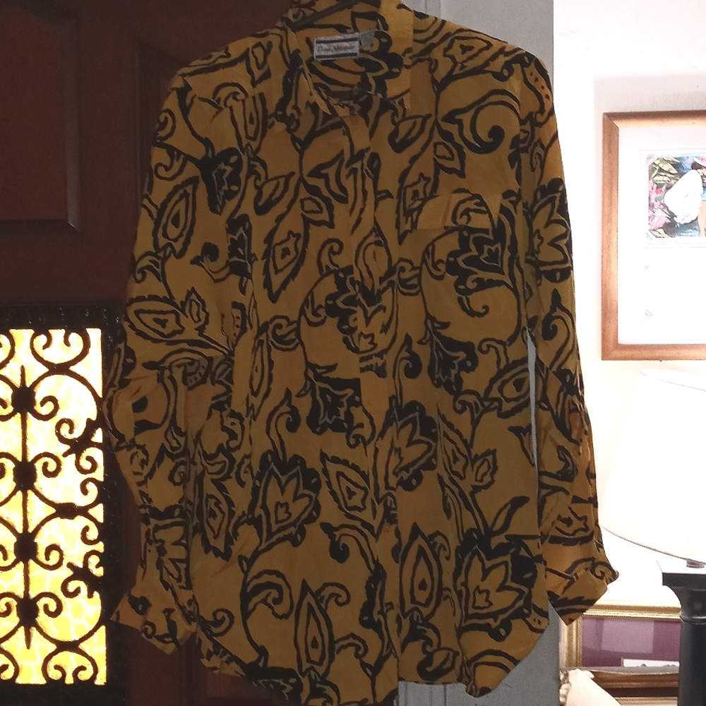 Size 8. long sleeve blouse by Dana Alexander